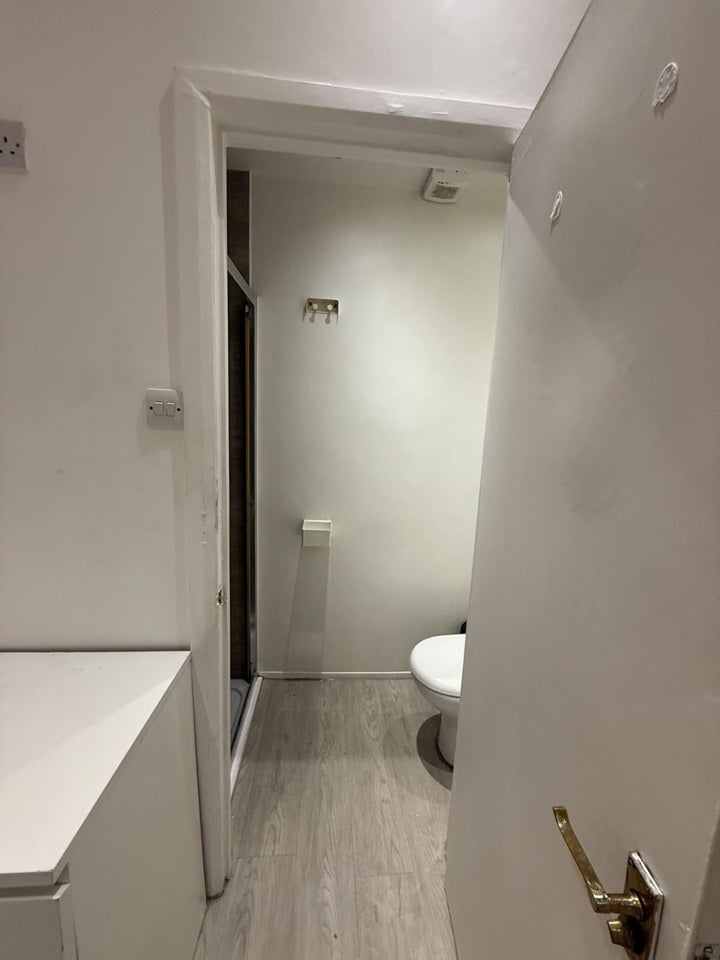 Room Barking Road in Greater London