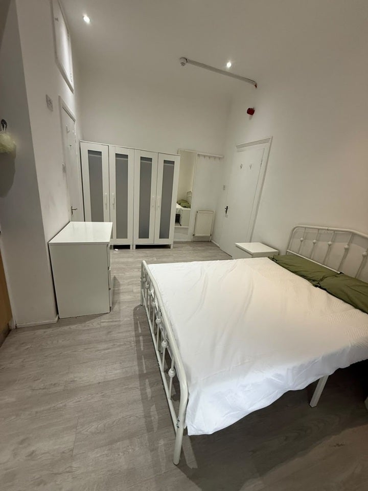 Room Barking Road in Greater London
