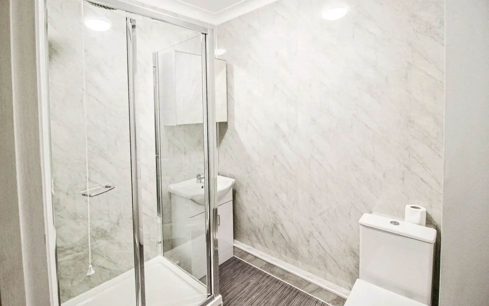 Flat Kenton Road in Greater London