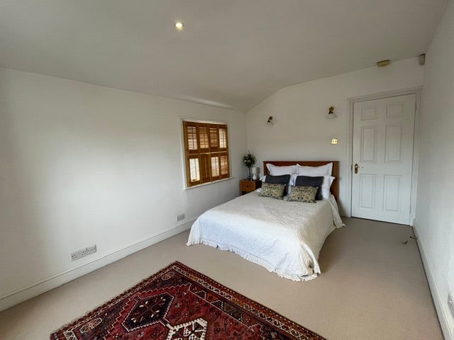 Room Radipole Road in Greater London