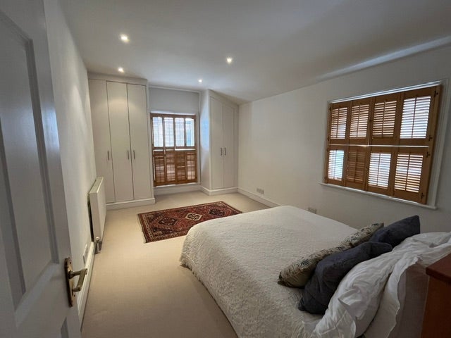 Room Radipole Road in Greater London