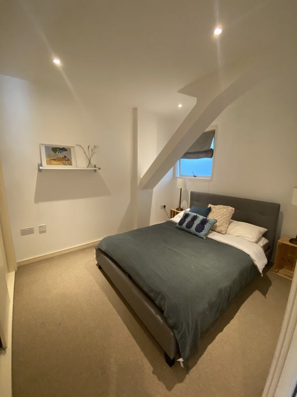 Flat Skypark Road in Bristol