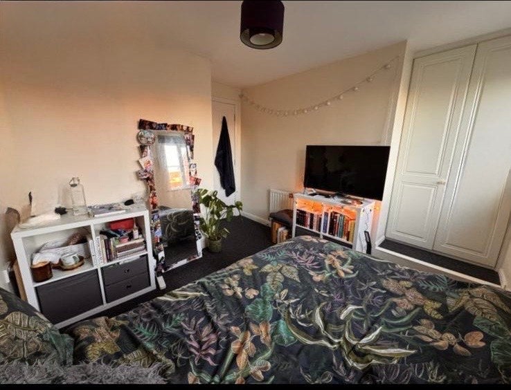 Room Beatrix Place in Bristol
