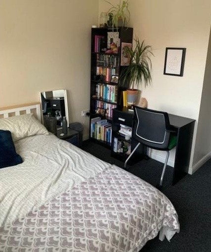 Room Beatrix Place in Bristol