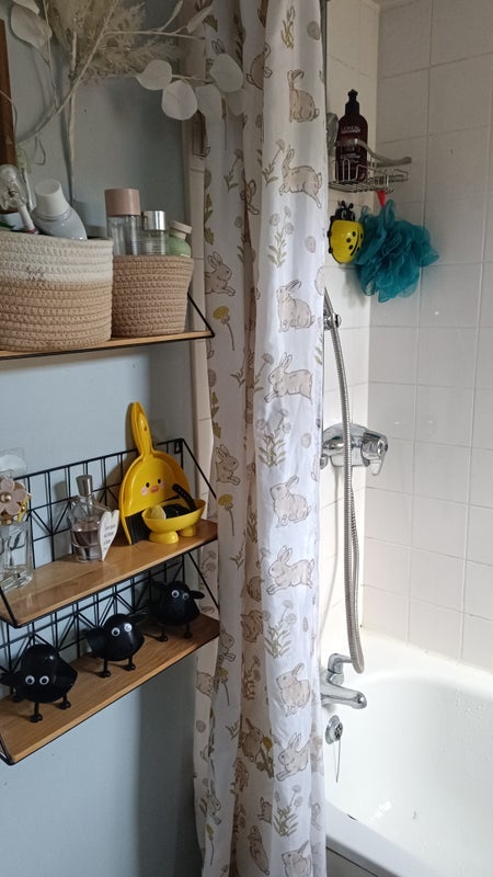 Room Hazel Road in Greater London