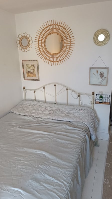 Room Hazel Road in Greater London