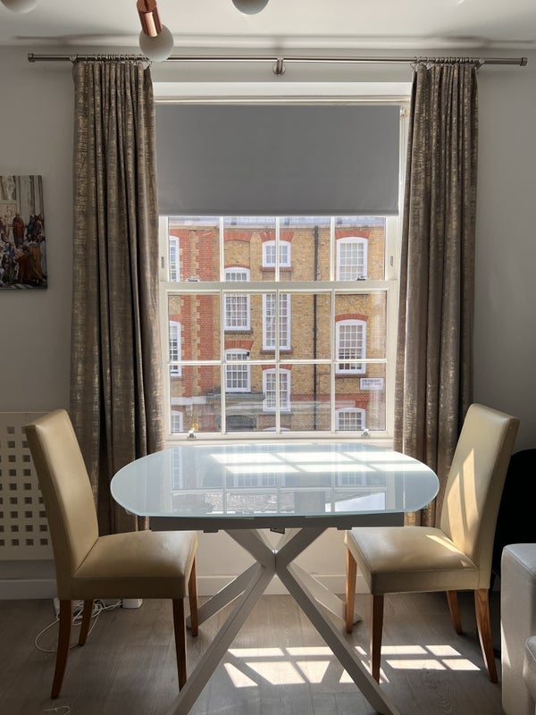 Flat Barrow Hill Road in City of Westminster