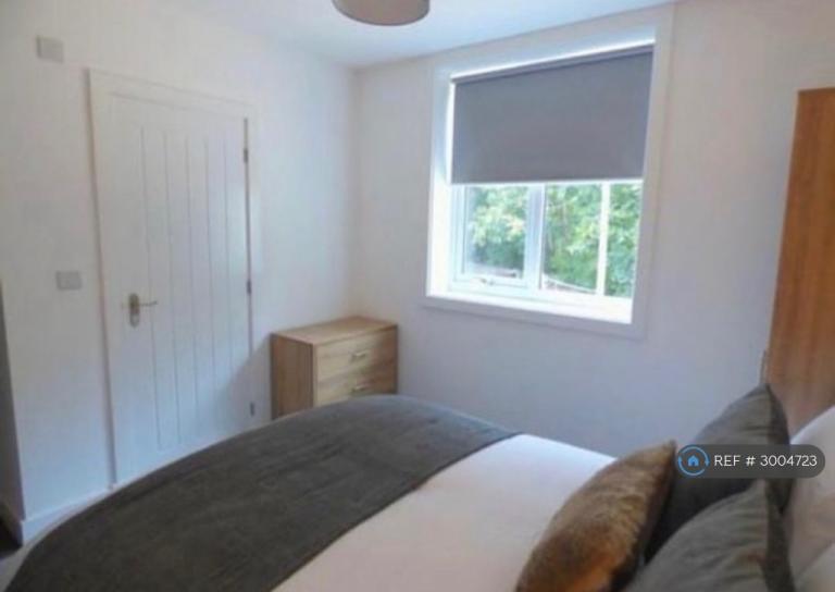 Room Hyde Road in Tameside