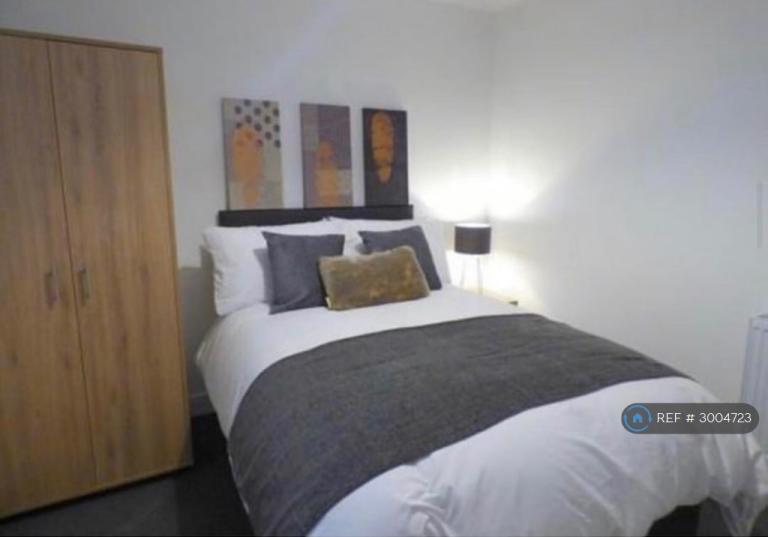 Room Hyde Road in Tameside