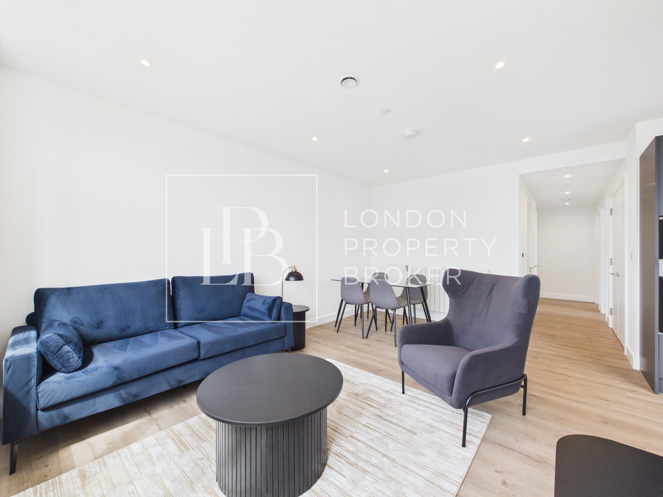 Flat Hadden Road in Greater London