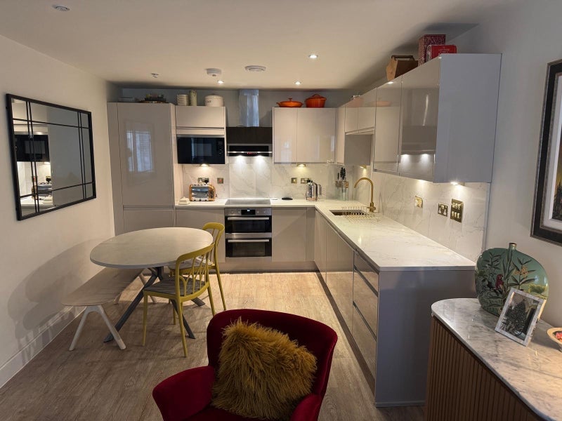 Flat Freda Street in Greater London