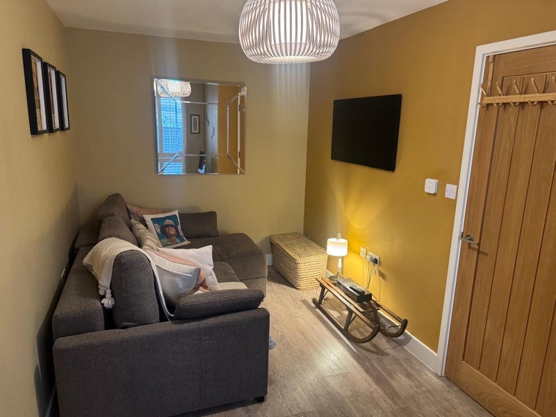 Flat Freda Street in Greater London
