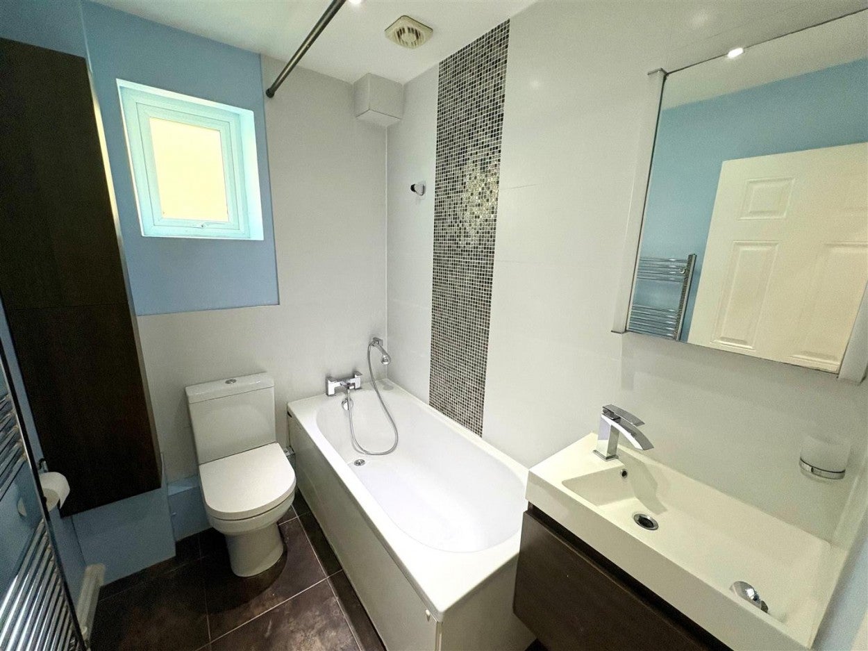 Flat South Terrace in Arun