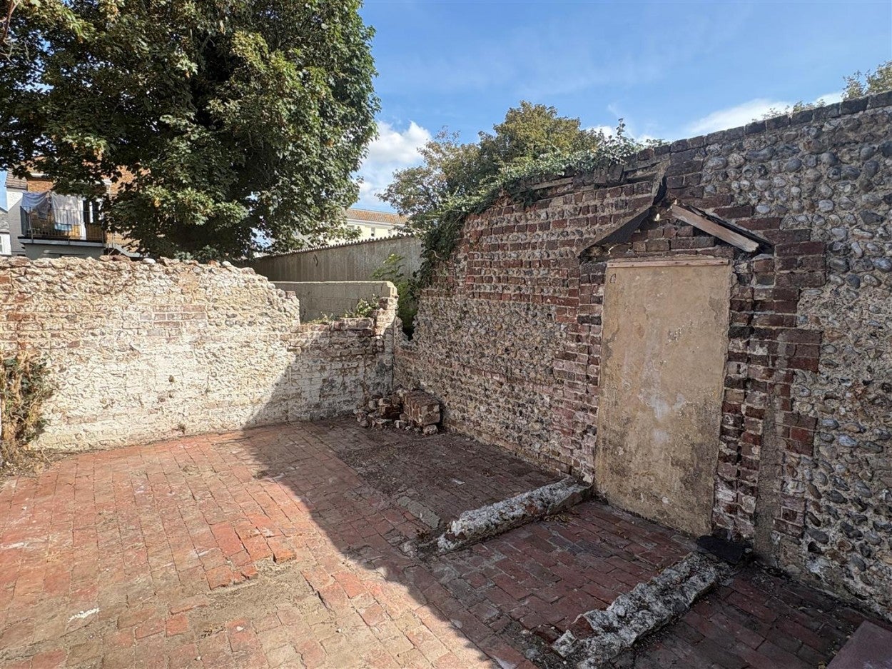 Flat South Terrace in Arun