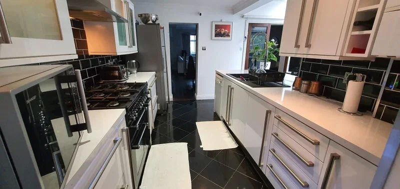 Room Medcalf Road in Greater London