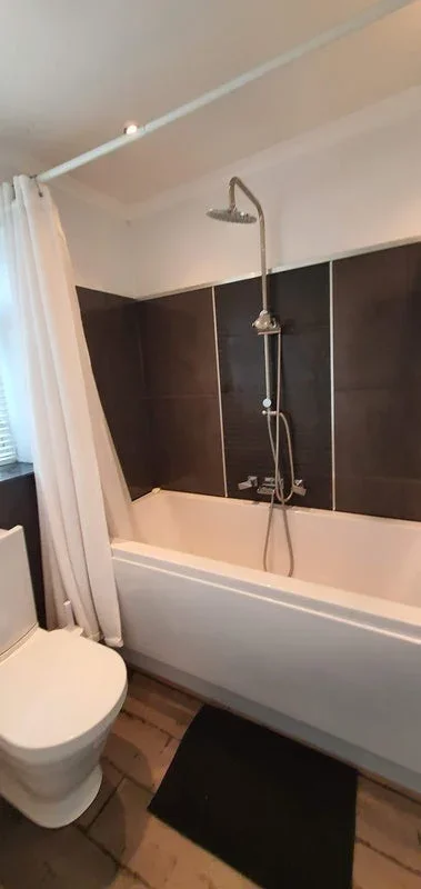 Room Medcalf Road in Greater London