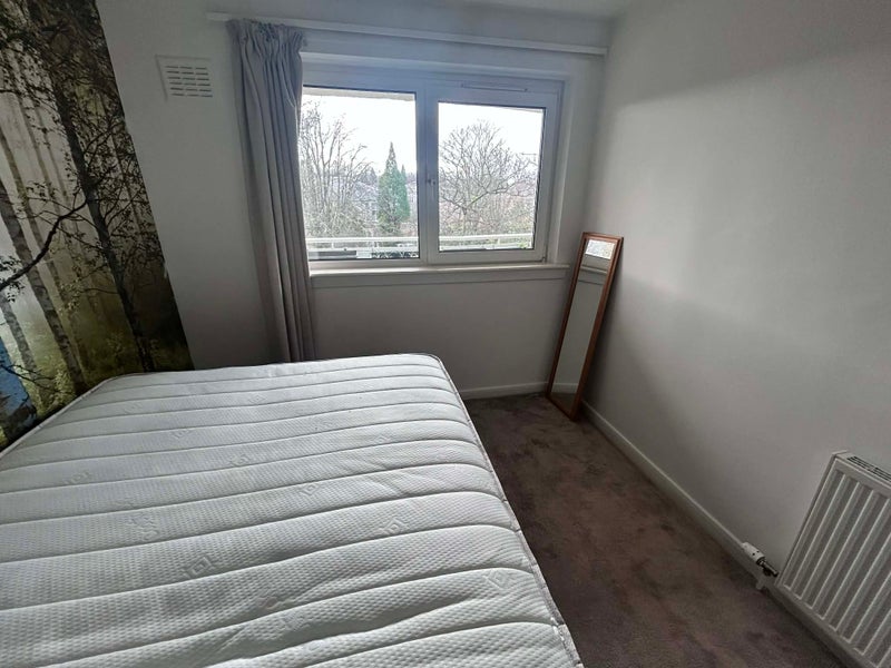 Room Albert Drive in Glasgow