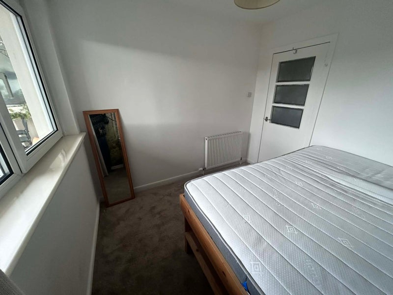 Room Albert Drive in Glasgow