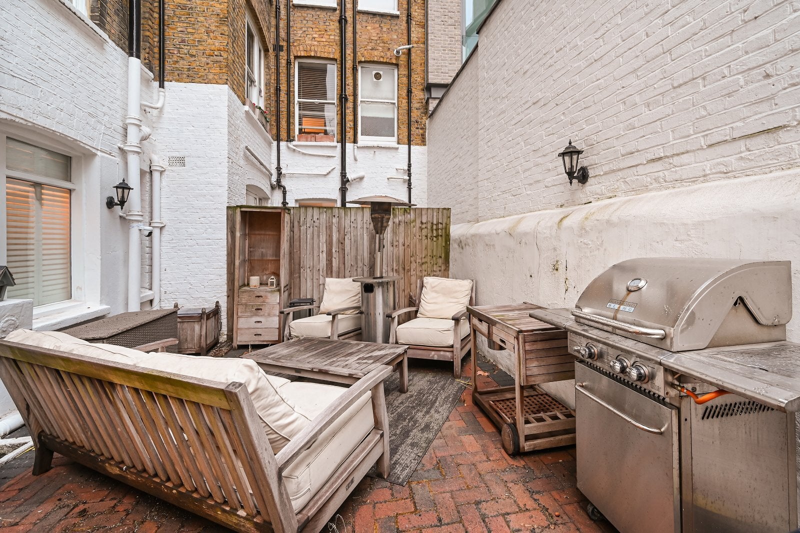Flat Castle Lane in City of Westminster