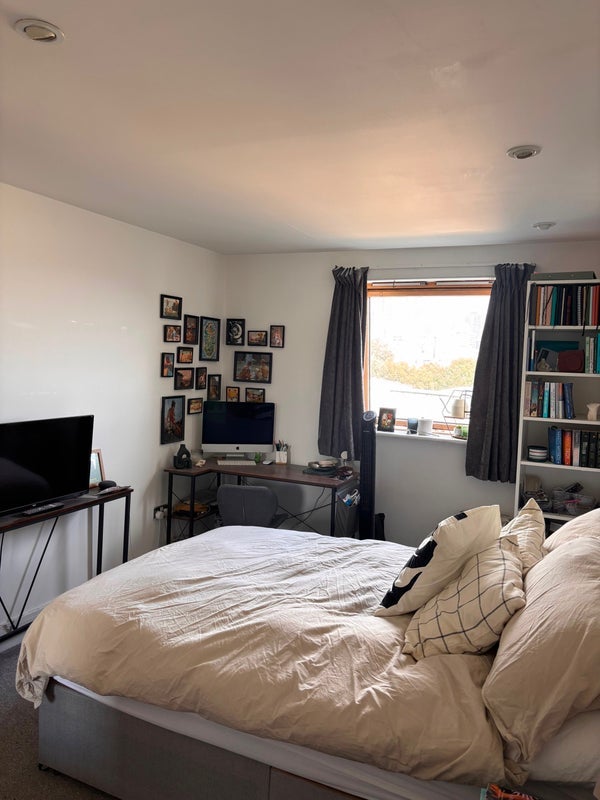 Room Newton Place in Greater London