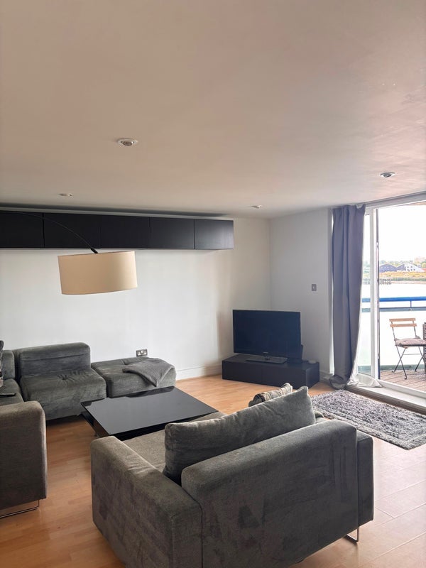Room Newton Place in Greater London