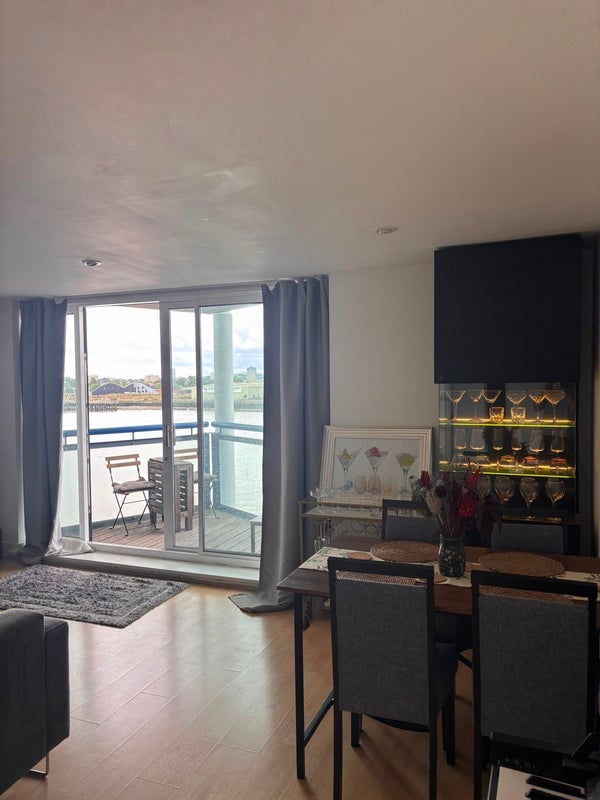 Room Newton Place in Greater London