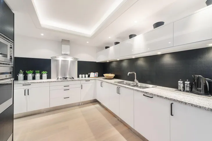 Flat Cadogan Gate in Greater London