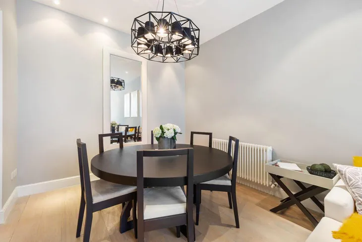 Flat Cadogan Gate in Greater London
