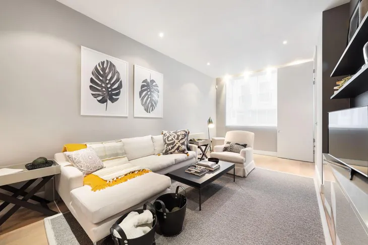 Flat Cadogan Gate in Greater London