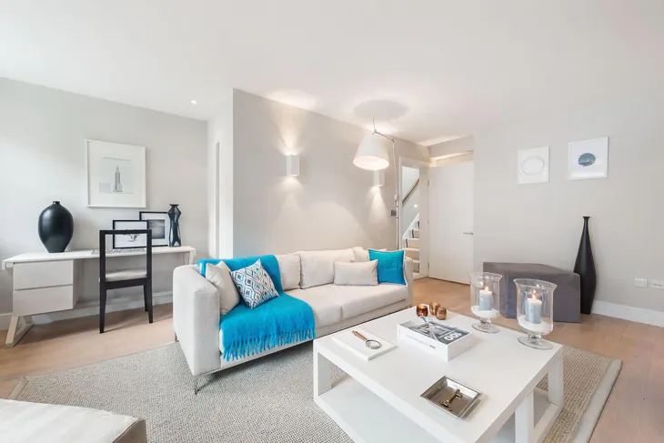 Flat Cadogan Gate in Greater London