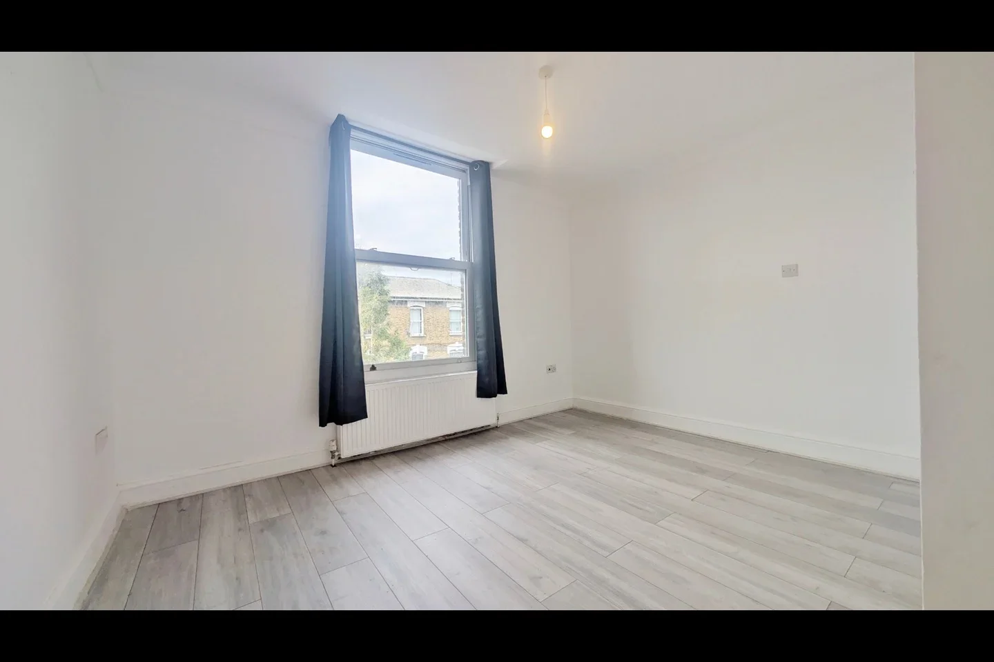 Flat Ruskin Road in Greater London