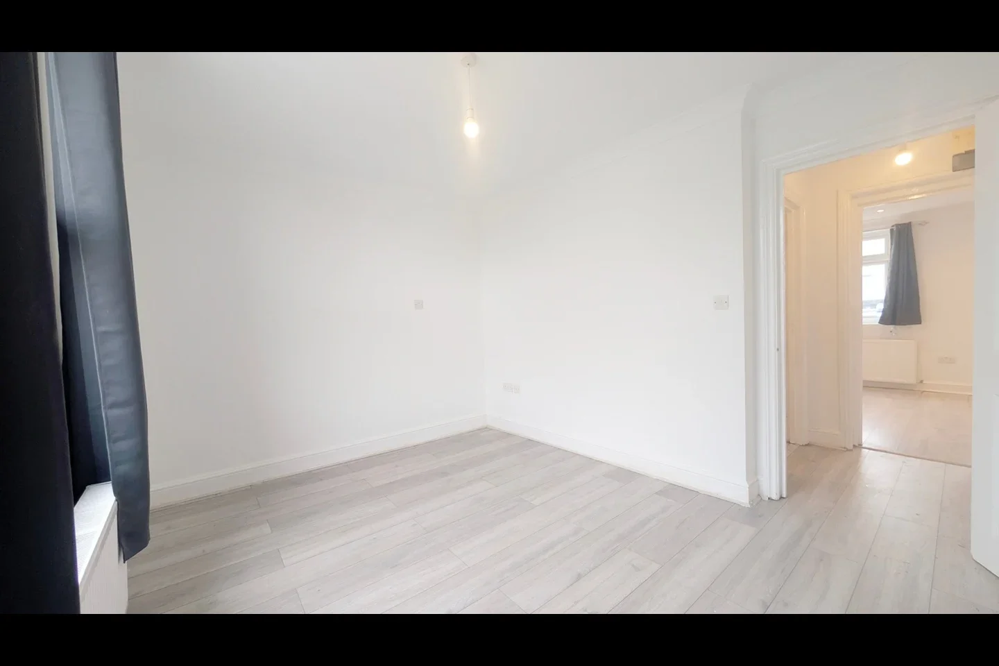 Flat Ruskin Road in Greater London