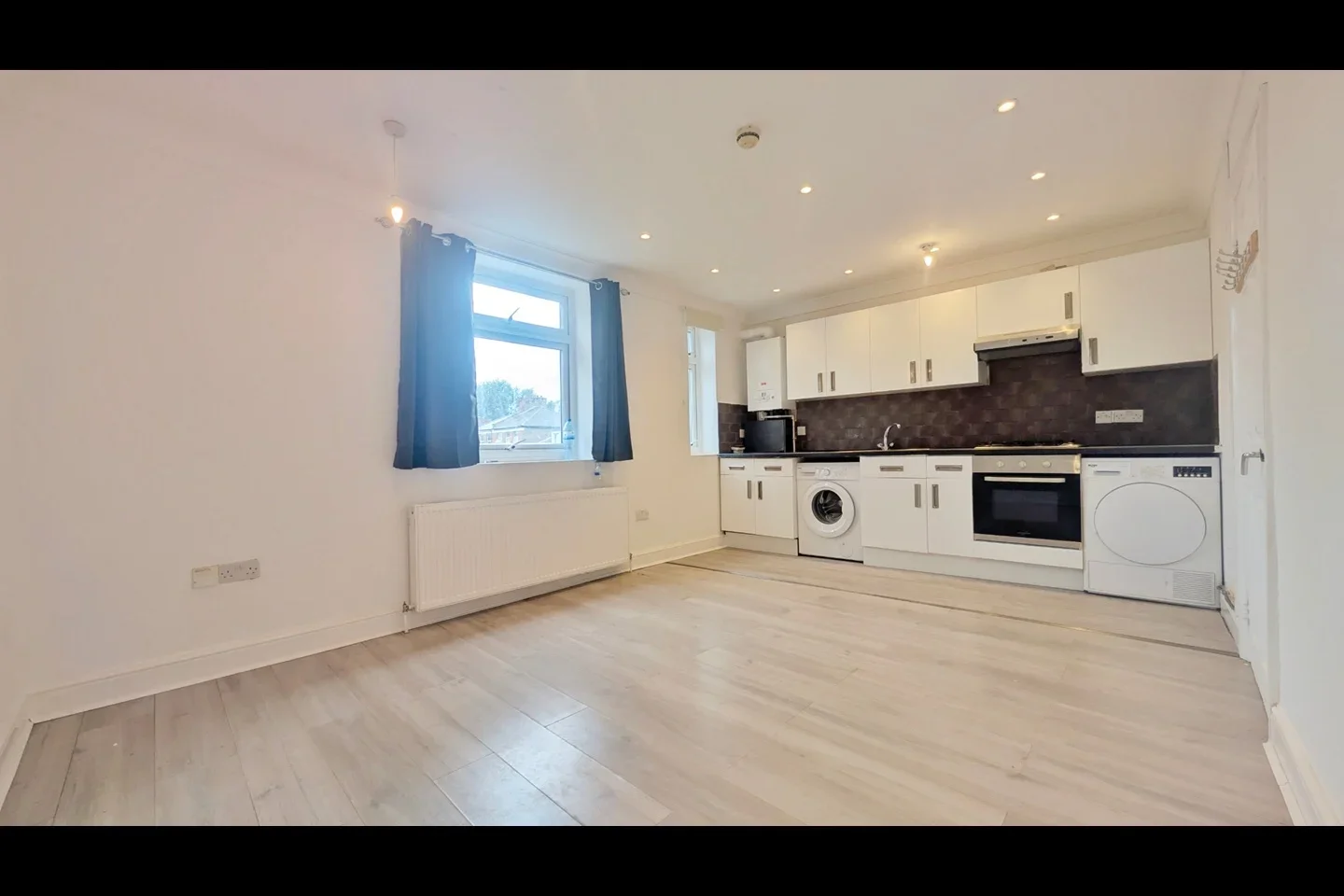 Flat Ruskin Road in Greater London