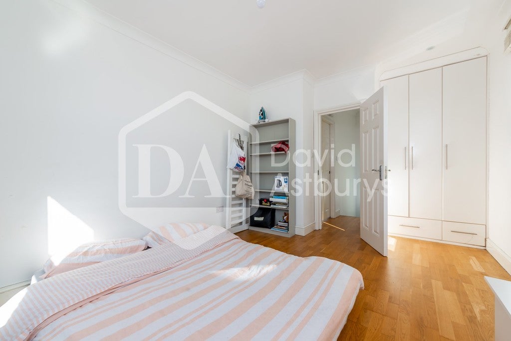 Flat Denmark Road in Greater London