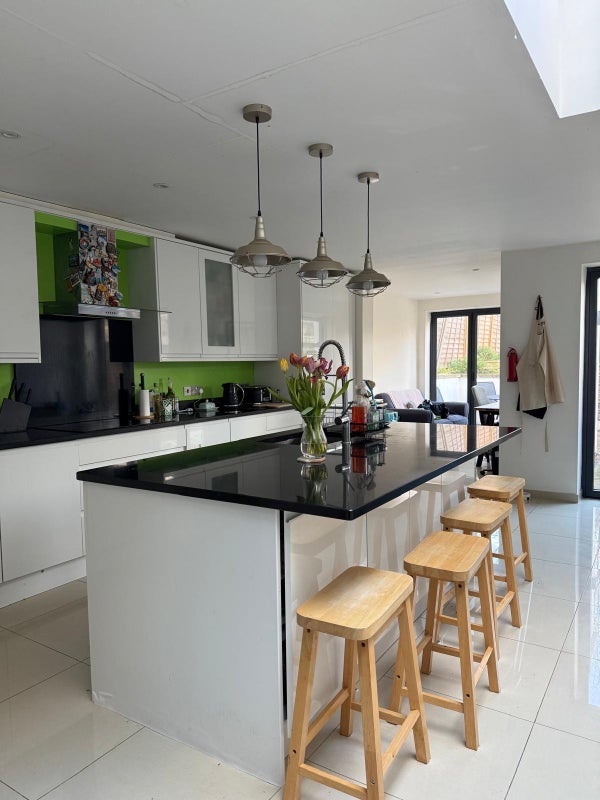 Room Ansdell Road in Greater London