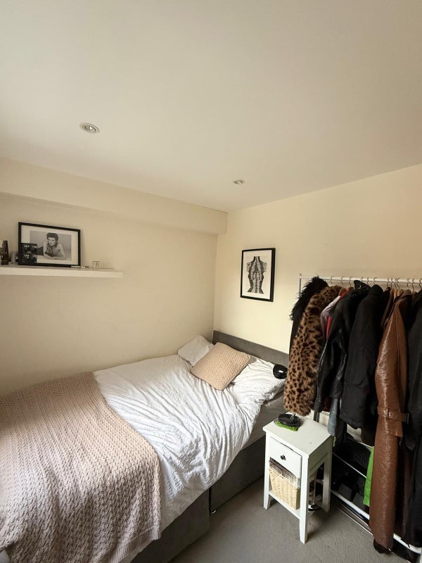 Room Ansdell Road in Greater London