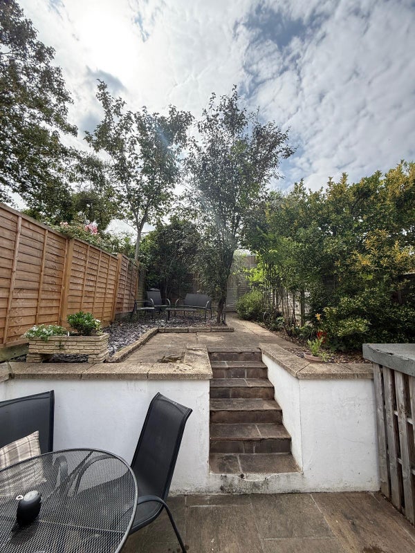 Room Ansdell Road in Greater London