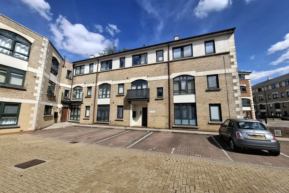 Flat Corner Hall in Dacorum
