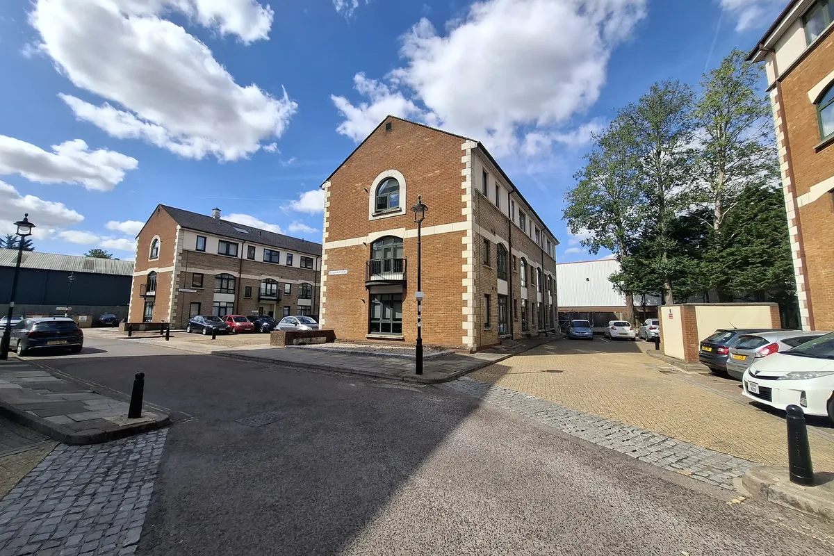 Flat Corner Hall in Dacorum