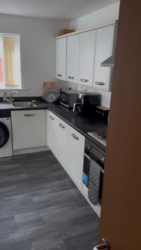 Room Elmira Way in Salford