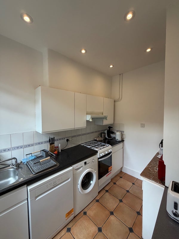 Room Pirbright Road in Greater London