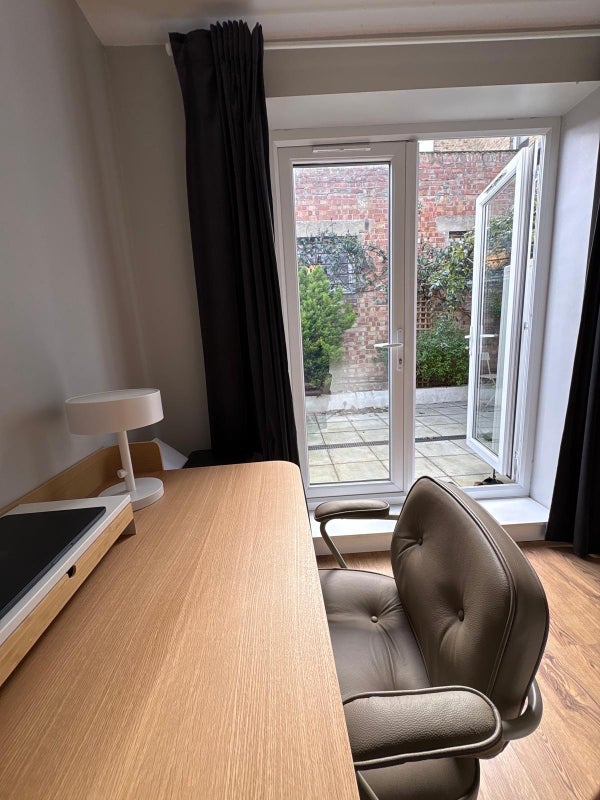 Flat Brockley Road in Greater London