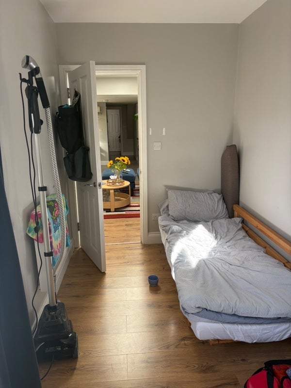 Flat Brockley Road in Greater London