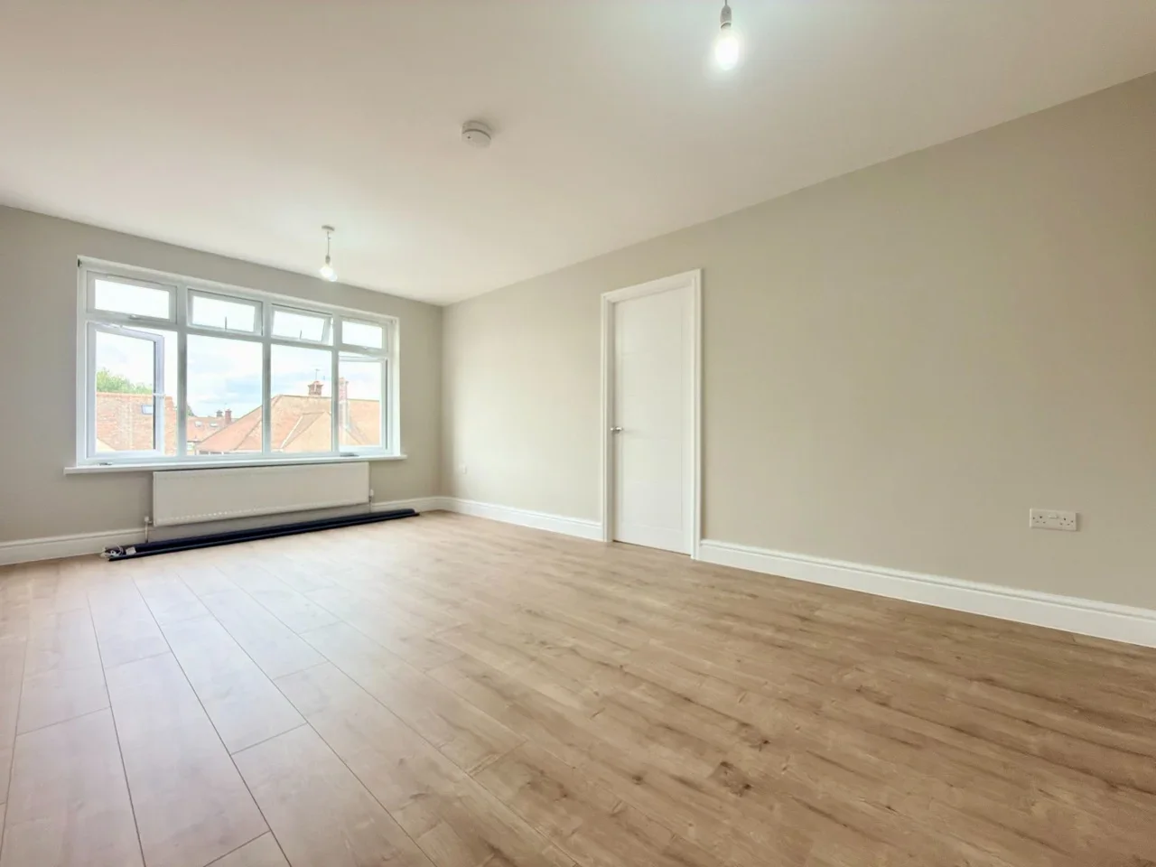 Flat Whitebarn Lane in Greater London