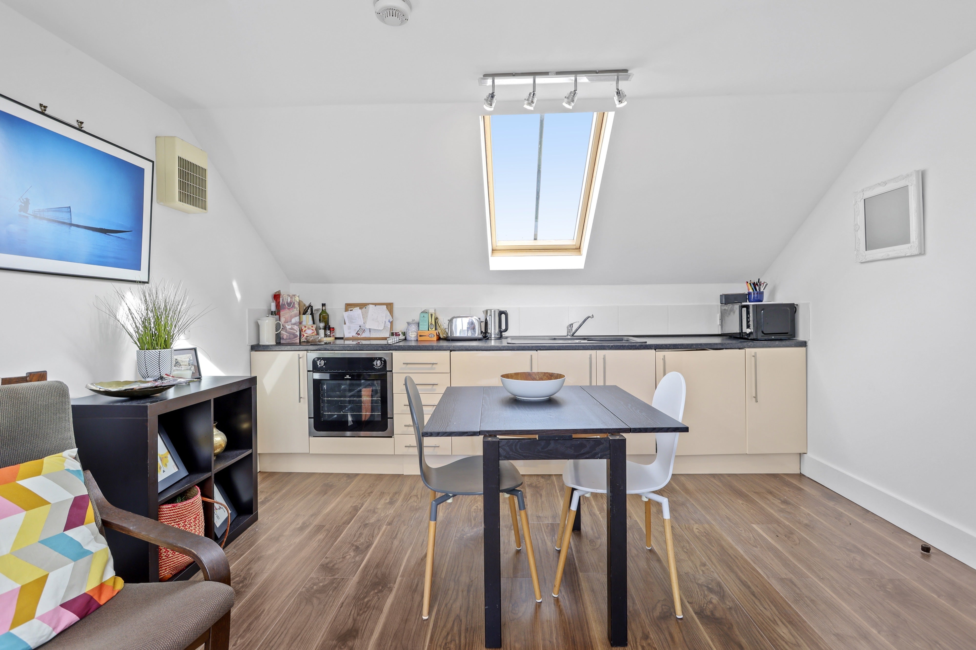 Flat Sheen Road in Greater London