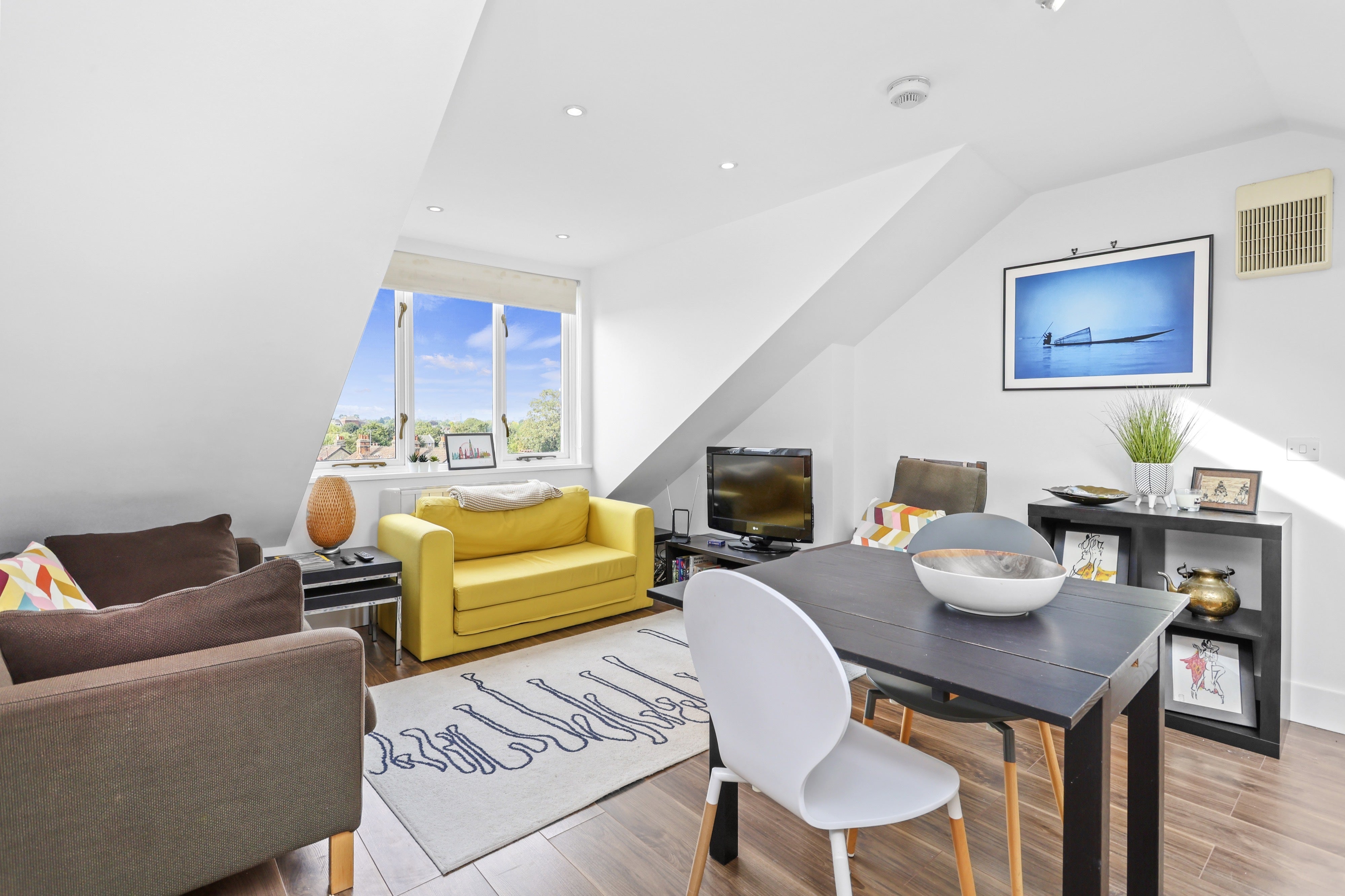Flat Sheen Road in Greater London