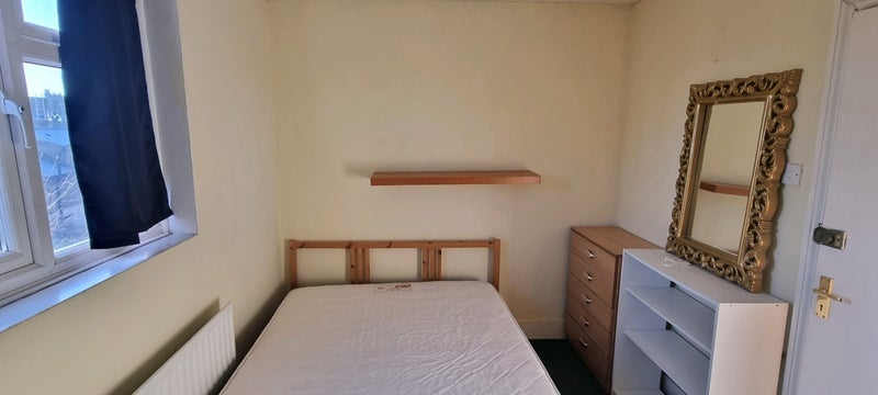 Room East Dulwich Road in Greater London