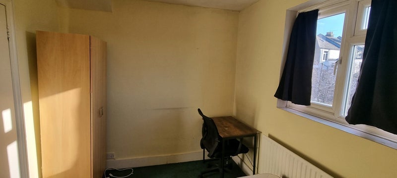 Room East Dulwich Road in Greater London