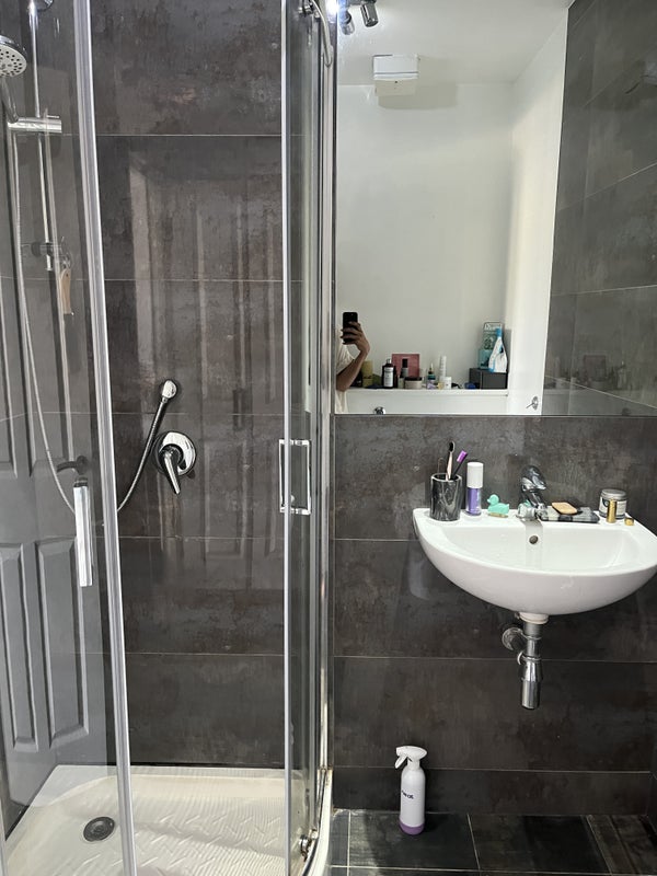 Room Clarence Road in Greater London