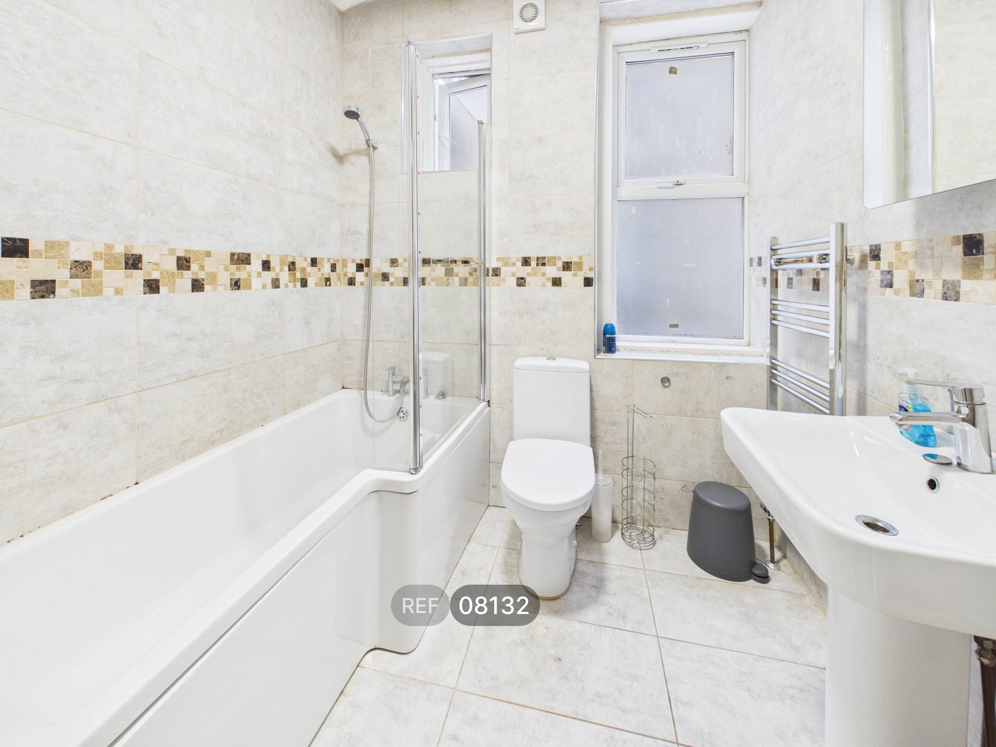 Flat Brighton Terrace in Greater London